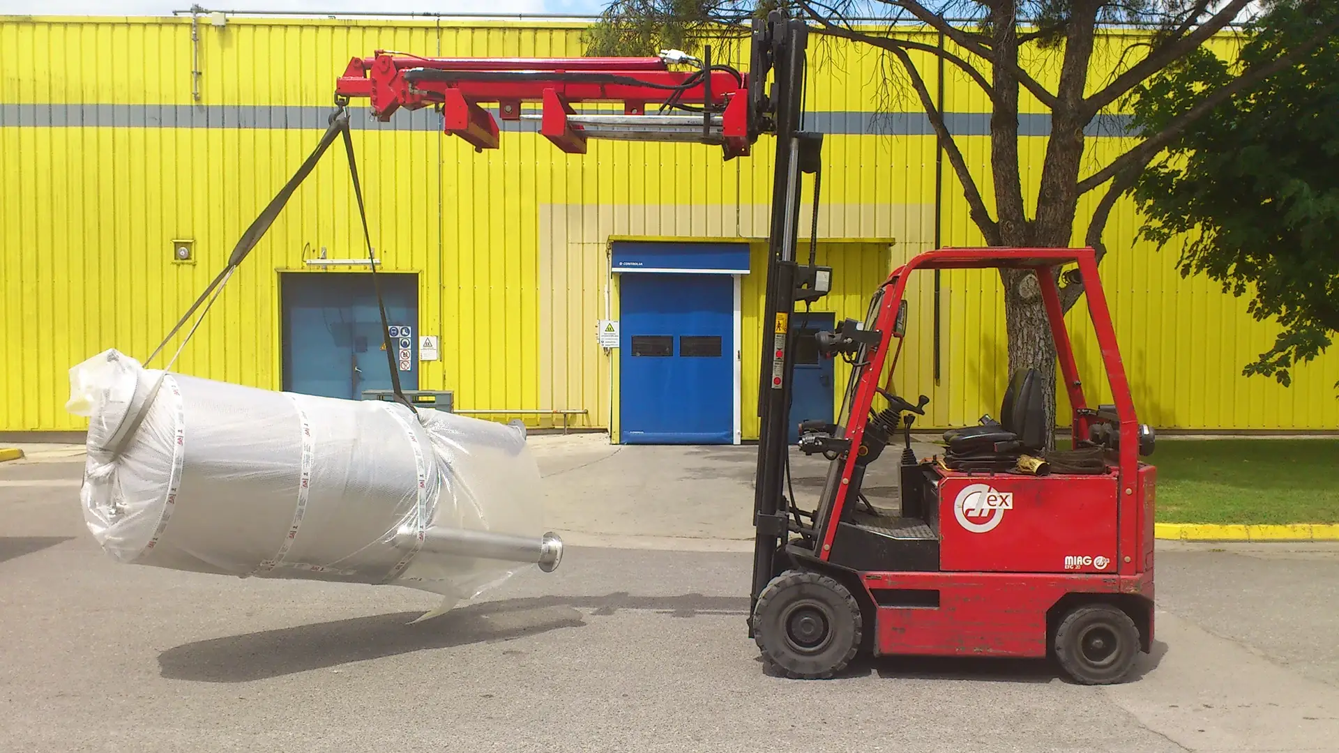 Transportes especiales con grúas pluma